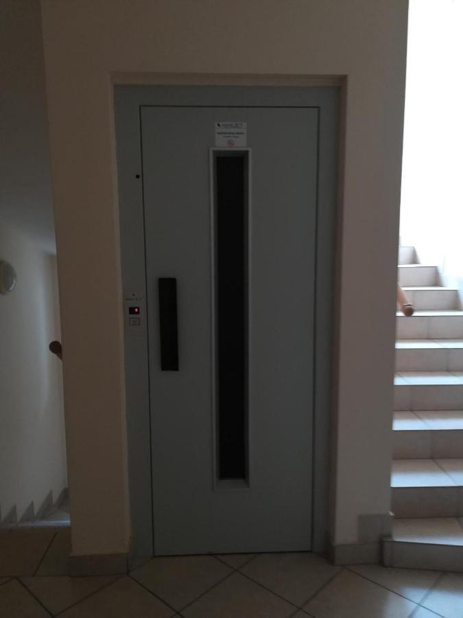Homy Apartment In Buda, With Safe Garage And Terrace Budapeste Exterior foto